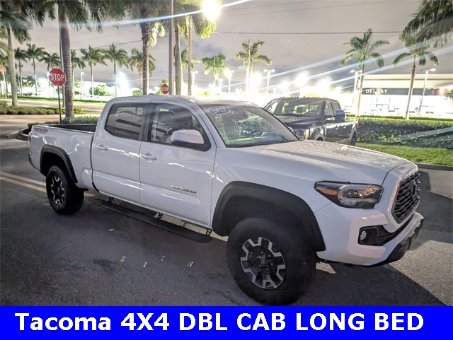 2022 Toyota Tacoma TRD Off-Road photo 2