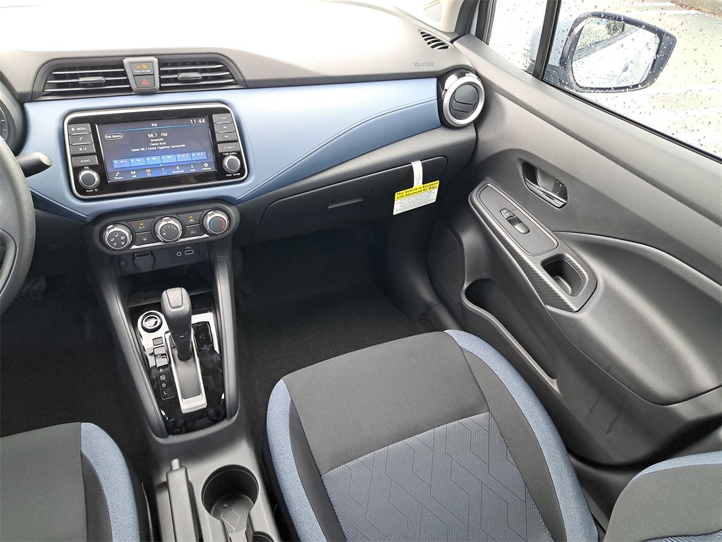 2025 Nissan Versa 1.6 SV photo 16