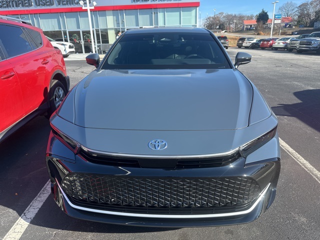 2025 Toyota Crown XLE's photo