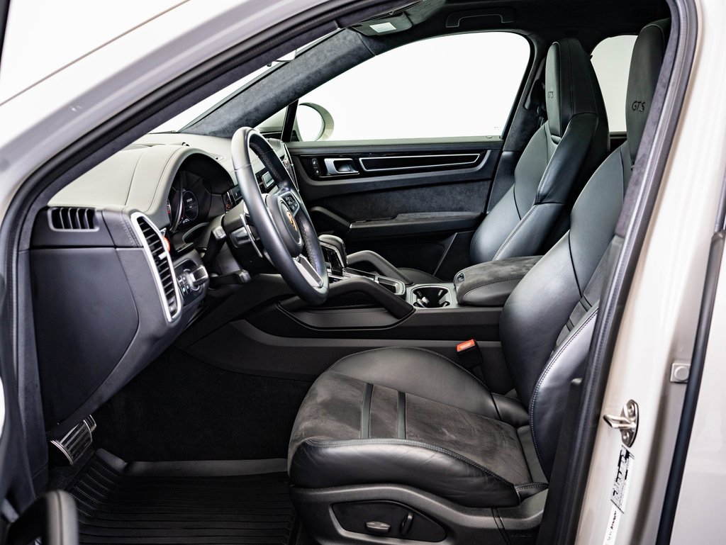 2022 Porsche Cayenne Coupe GTS photo 4