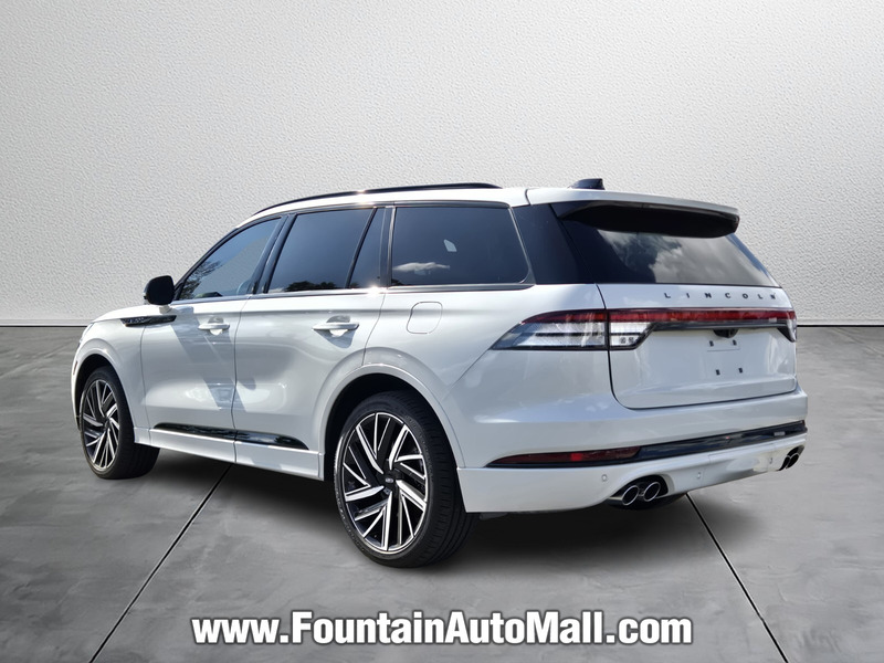 2025 Lincoln Aviator Black Label photo 3