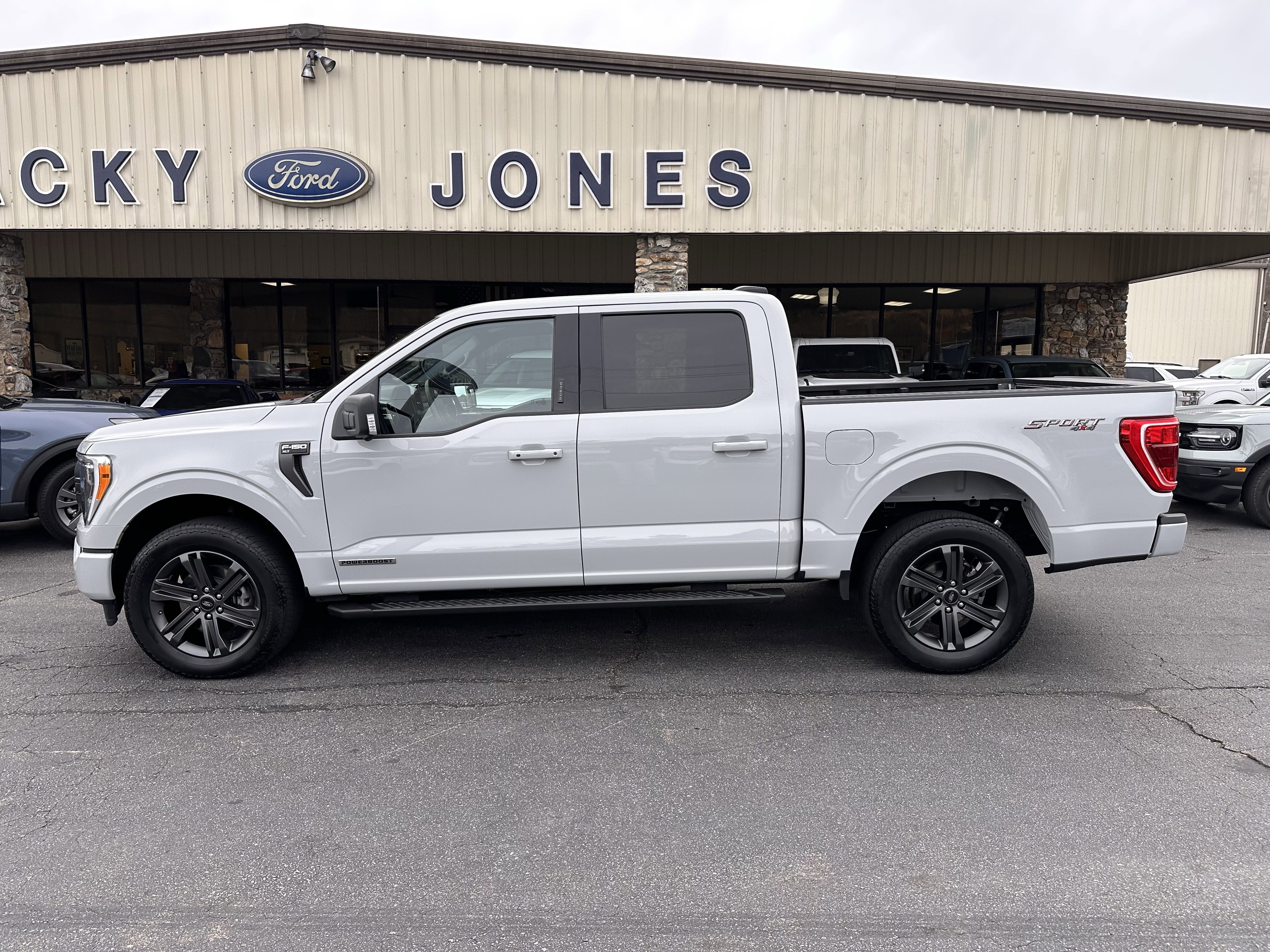 2023 Ford F-150 XLT's photo