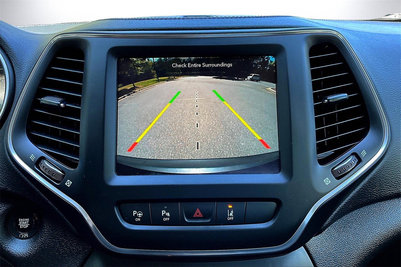 2023 Jeep Cherokee Altitude photo 9