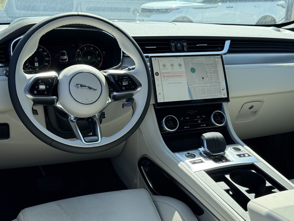2026 Jaguar F-PACE P400 R-Dynamic S photo 21