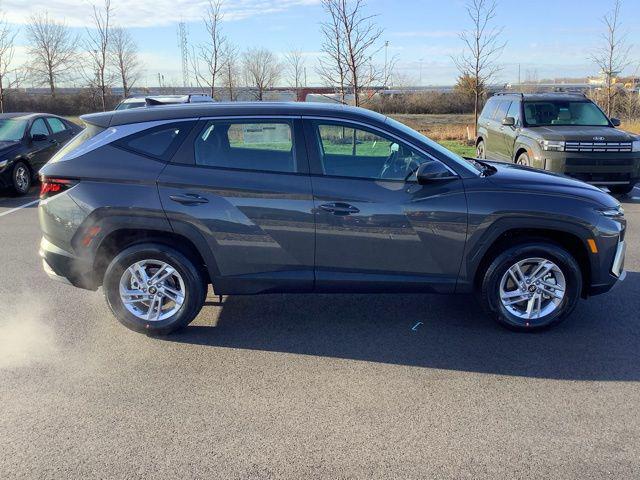 2025 Hyundai Tucson SE photo 4