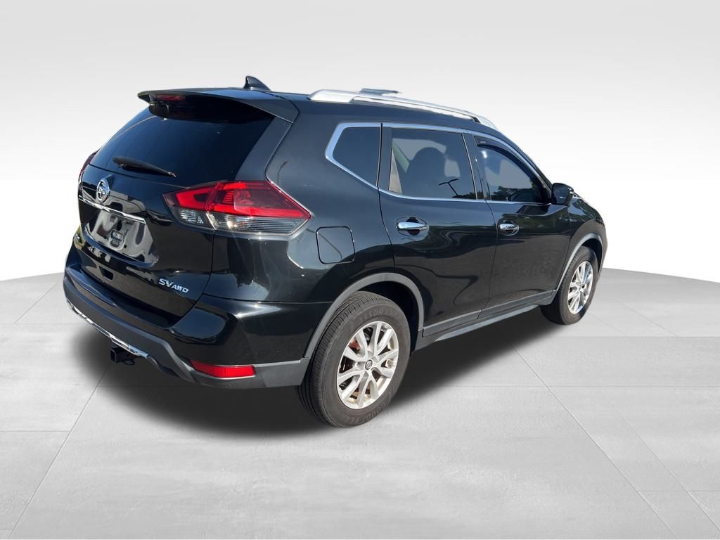 2018 Nissan Rogue SV photo 5