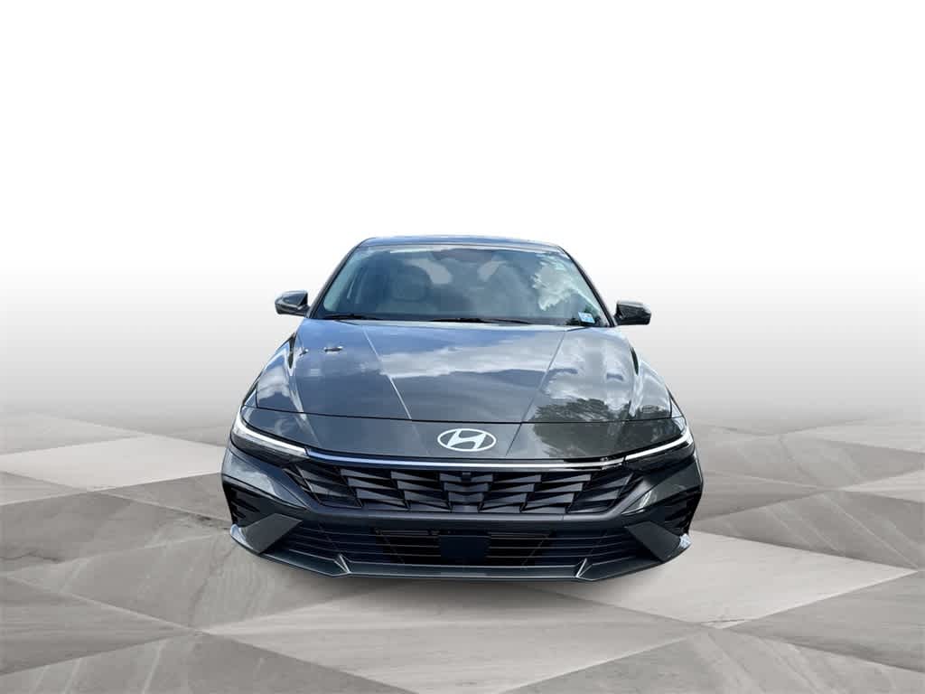 2024 Hyundai Elantra Limited photo 3