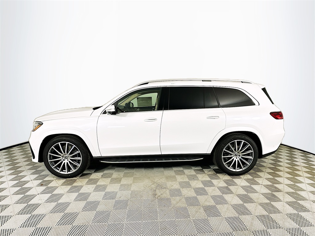 2026 Mercedes Benz GLS 450 4MATIC photo 4