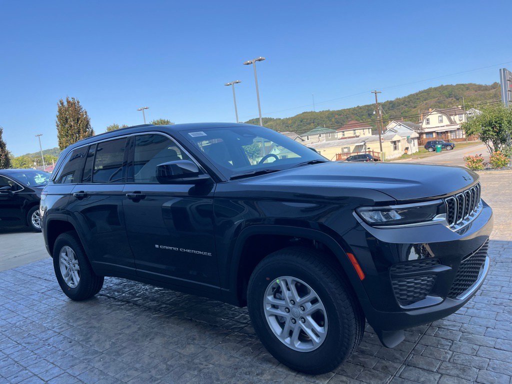 2025 Jeep Grand Cherokee Laredo Altitude photo 5