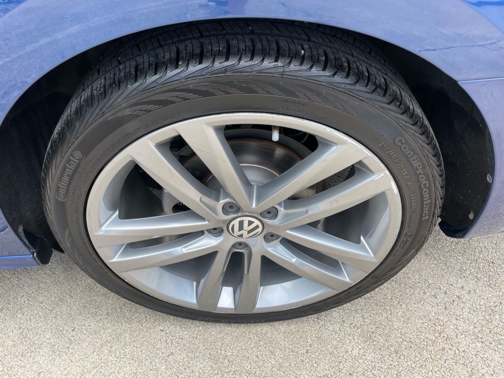 2017 Volkswagen Passat R-Line photo 22