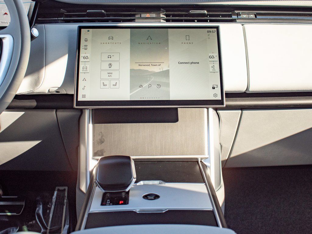 2025 Land Rover Range Rover SV photo 15