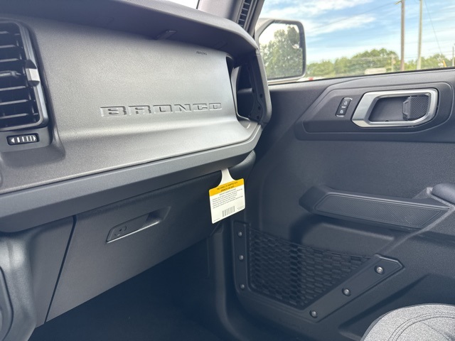 2025 Ford Bronco Base photo 38