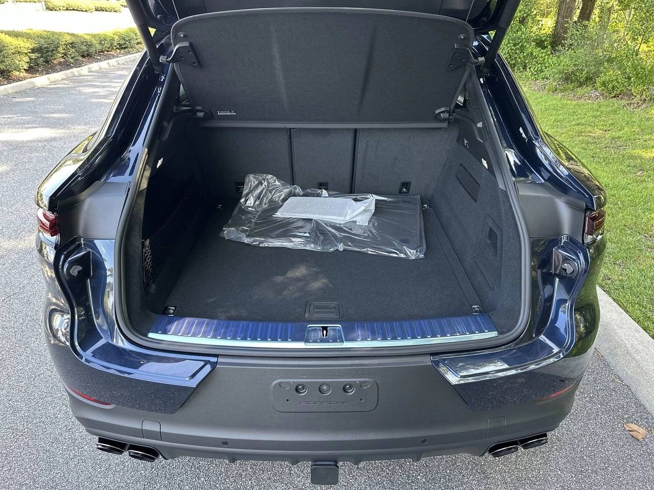2025 Porsche Cayenne Coupe photo 28