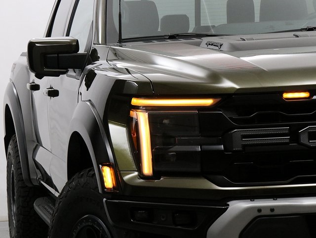 2025 Ford F-150 Raptor photo 3