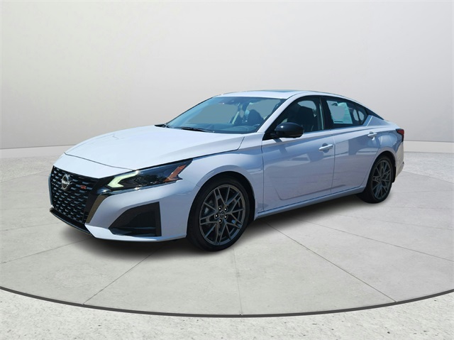 2024 Nissan Altima SR photo 3