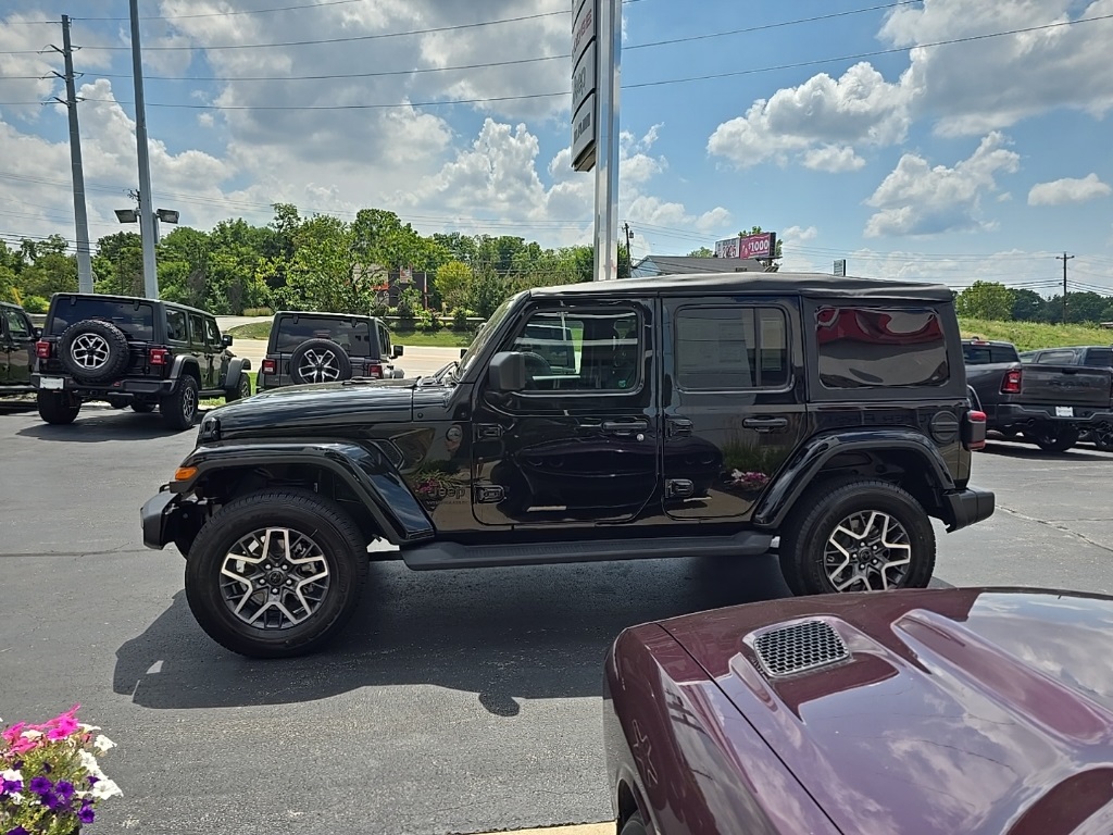 2025 Jeep Wrangler Sahara photo 5