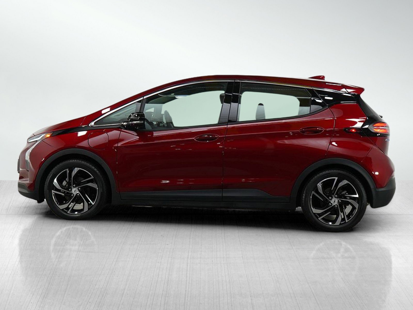 Used 2022 Chevrolet Bolt EV 2LT with VIN 1G1FX6S03N4111138 for sale in White Bear Lake, Minnesota