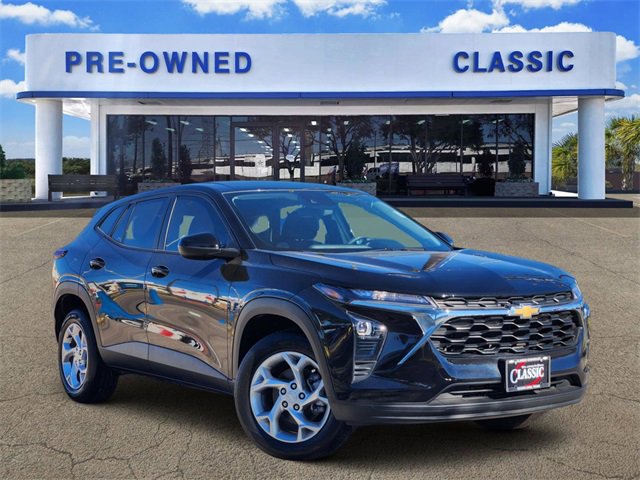 2025 Chevrolet Trax LS's photo