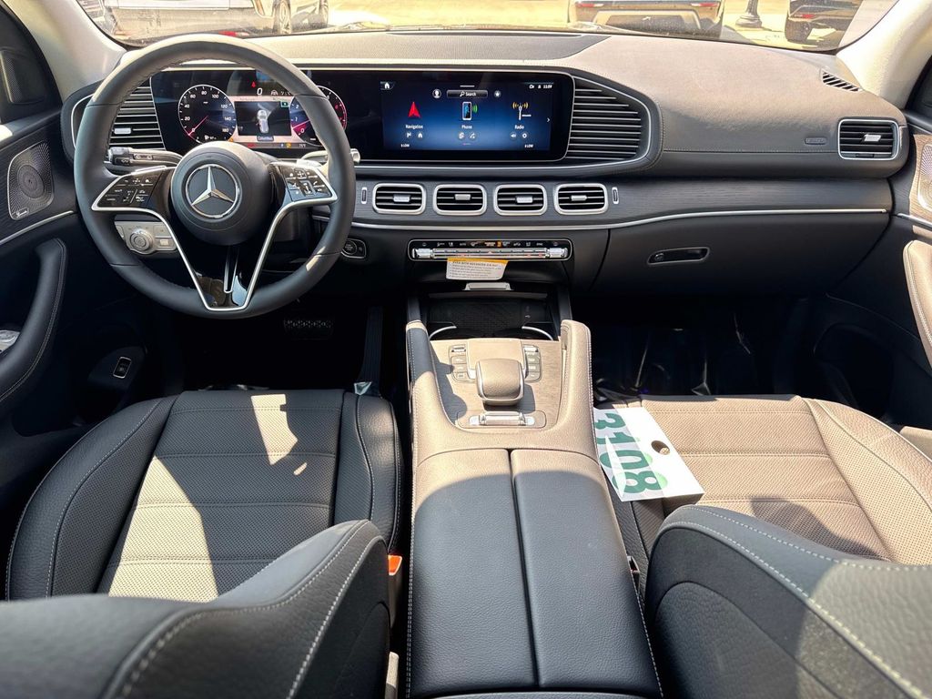 2026 Mercedes Benz GLS 450 4MATIC photo 15