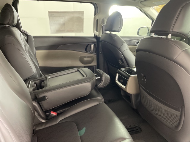 2026 Kia Carnival EX photo 17