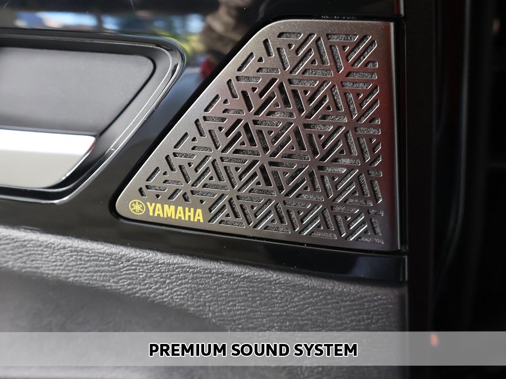 2025 Mitsubishi Outlander SEL photo 3