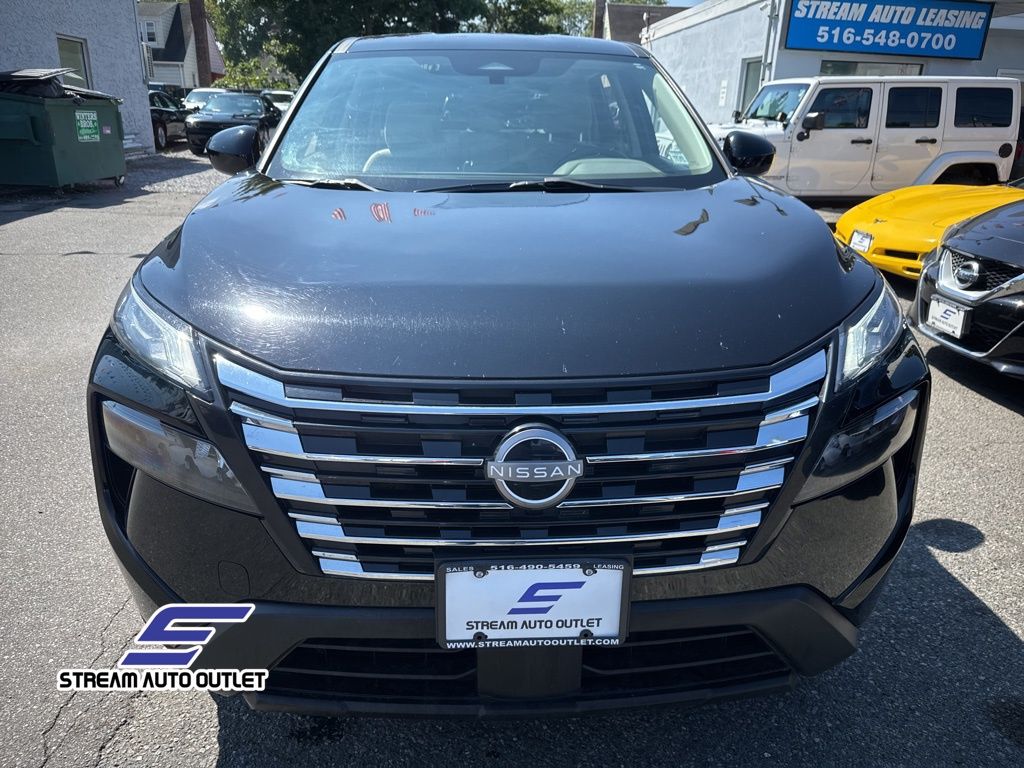 2024 Nissan Rogue SV photo 2