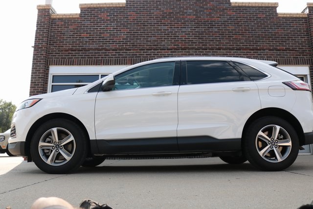 2022 Ford Edge SEL photo 2