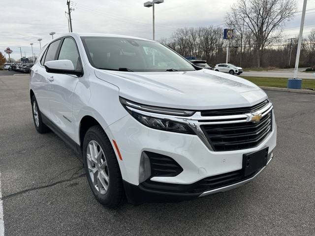 2024 Chevrolet Equinox LT photo 3