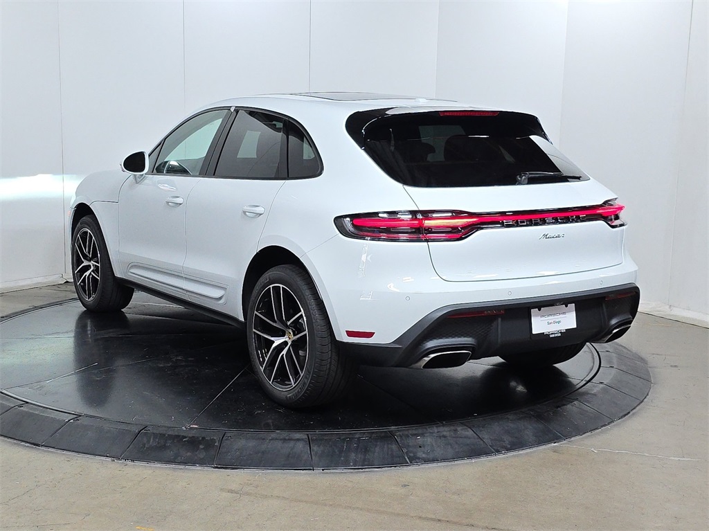 2026 Porsche Macan T photo 9
