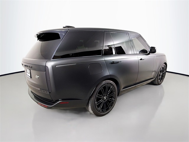 2023 Land Rover Range Rover SE photo 5