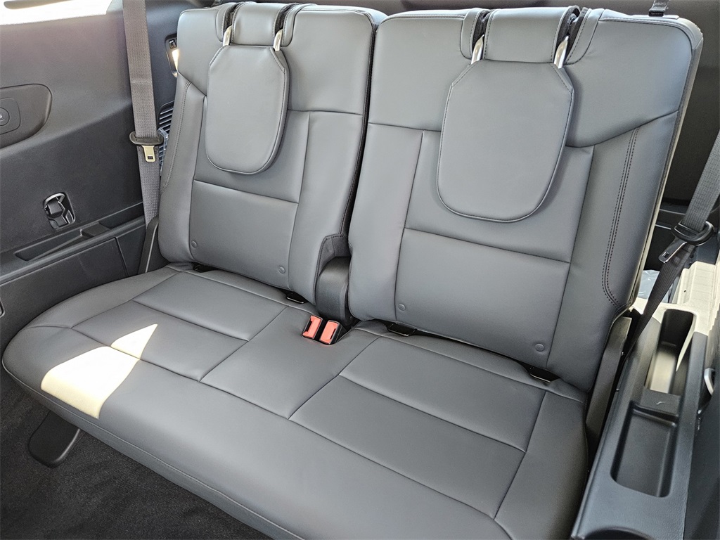 2025 Ford Explorer photo 17