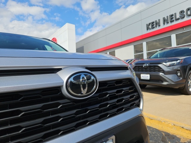 2024 Toyota RAV4 XLE Premium photo 16
