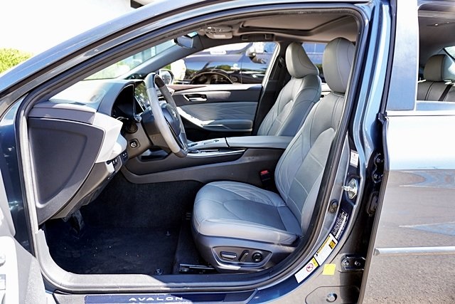 2019 Toyota Avalon Limited photo 12