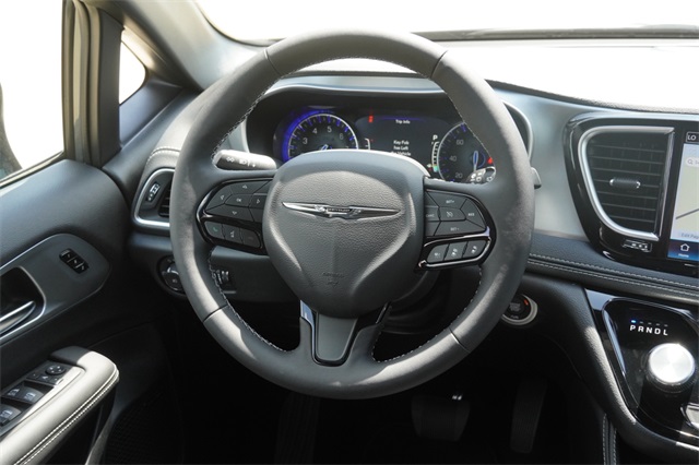 2025 Chrysler Pacifica Limited photo 15