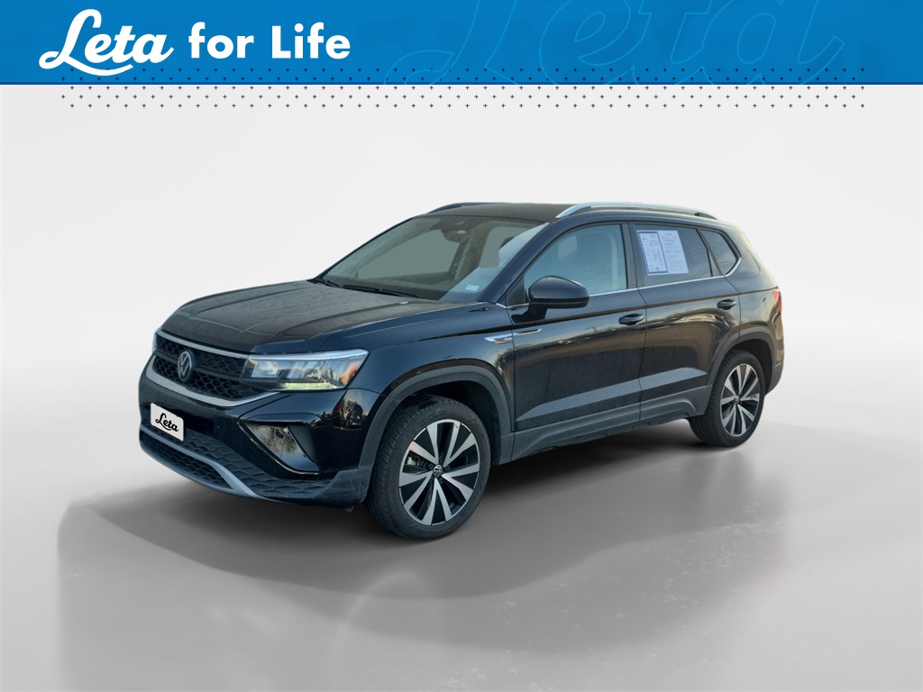 2024 Volkswagen Taos SE's photo