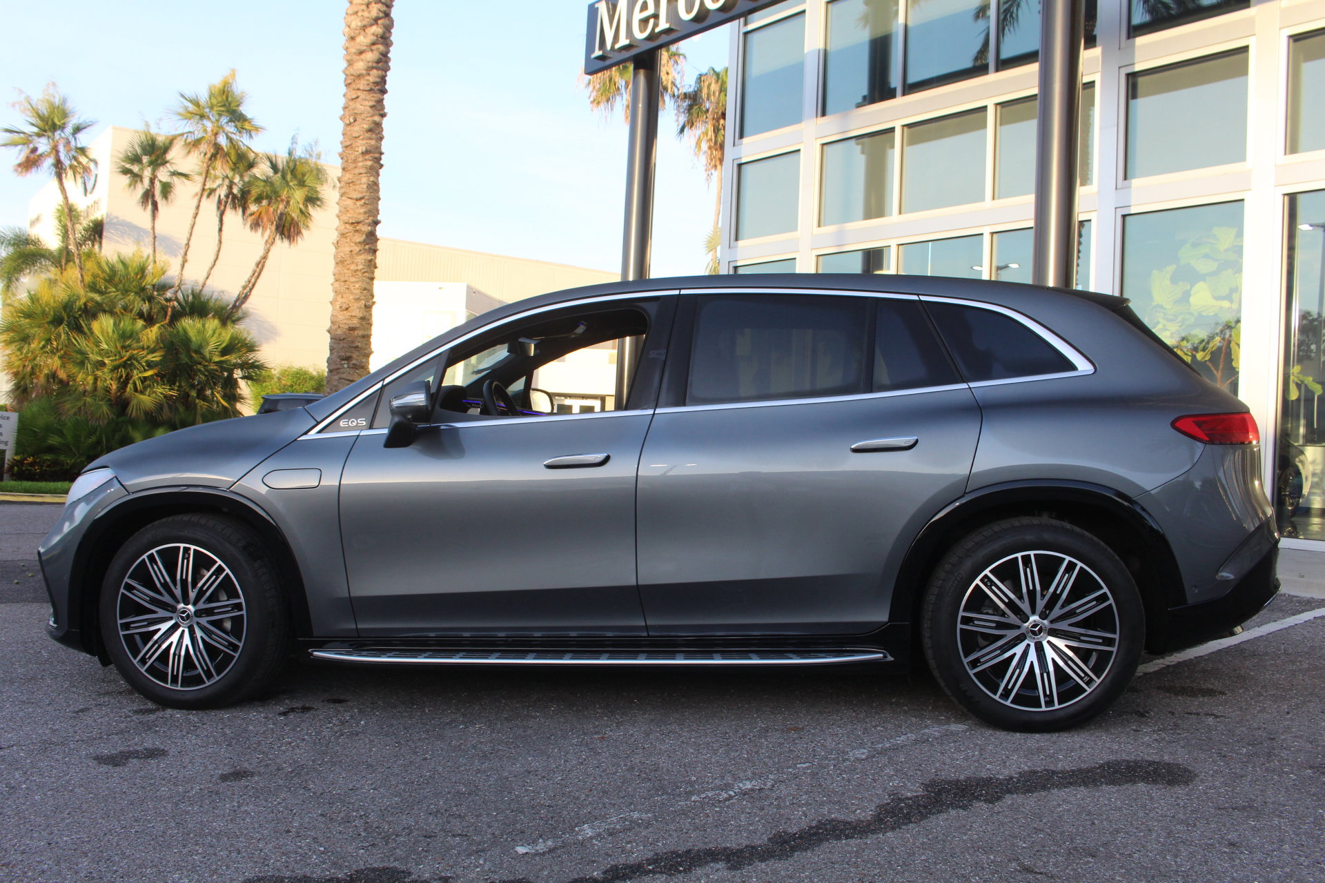 2025 Mercedes Benz EQS SUV 580 4MATIC photo 3