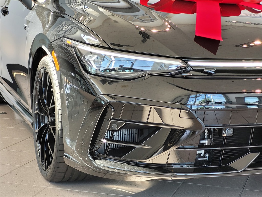 2025 Volkswagen Golf R photo 3