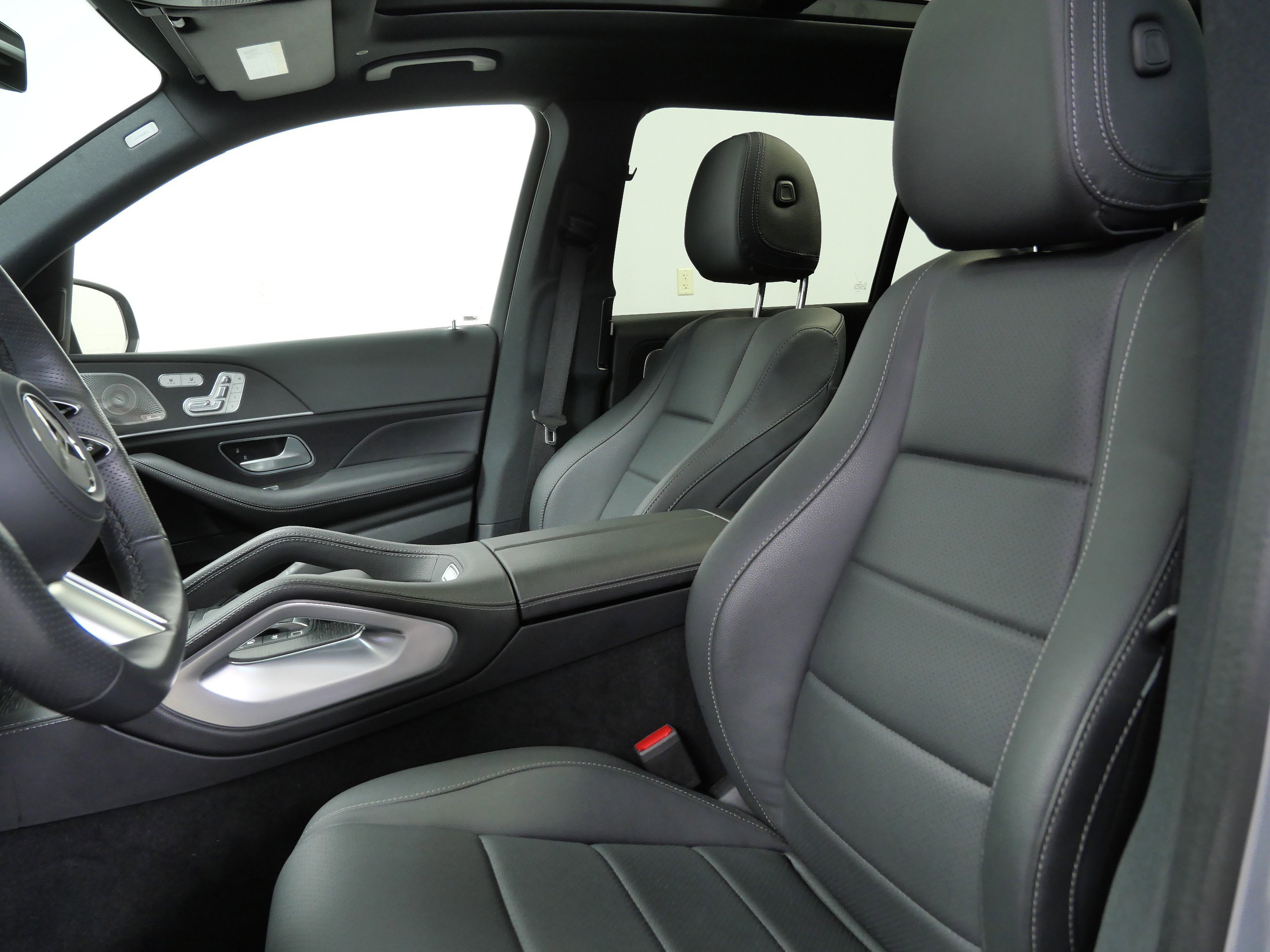 2025 Mercedes Benz GLS 450 4MATIC photo 14