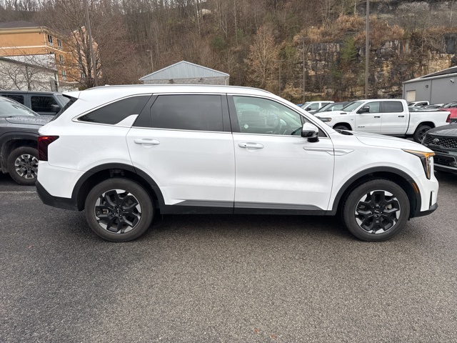 2024 Kia Sorento S photo 4