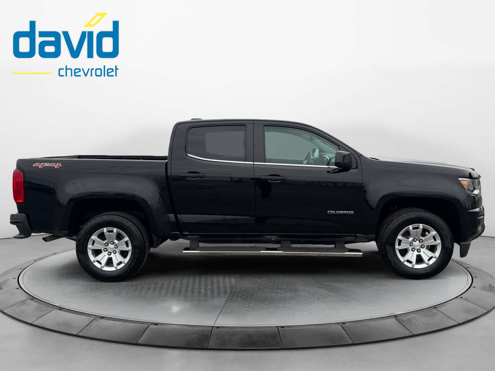 2018 Chevrolet Colorado LT photo 2