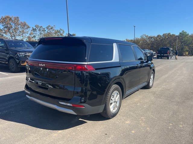 2023 Kia Carnival LX photo 2