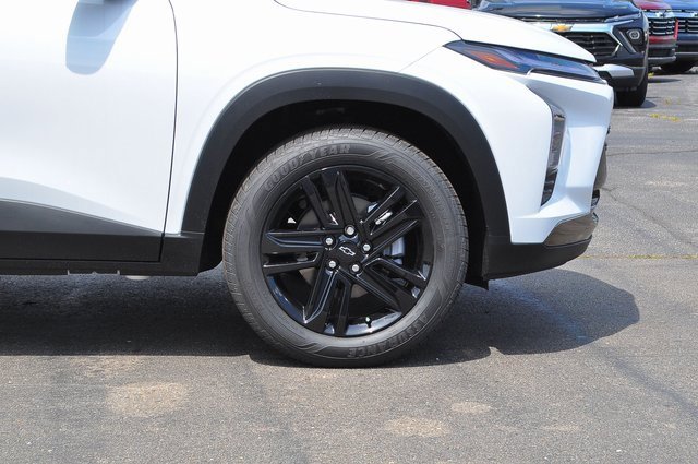 2025 Chevrolet Trax ACTIV photo 2