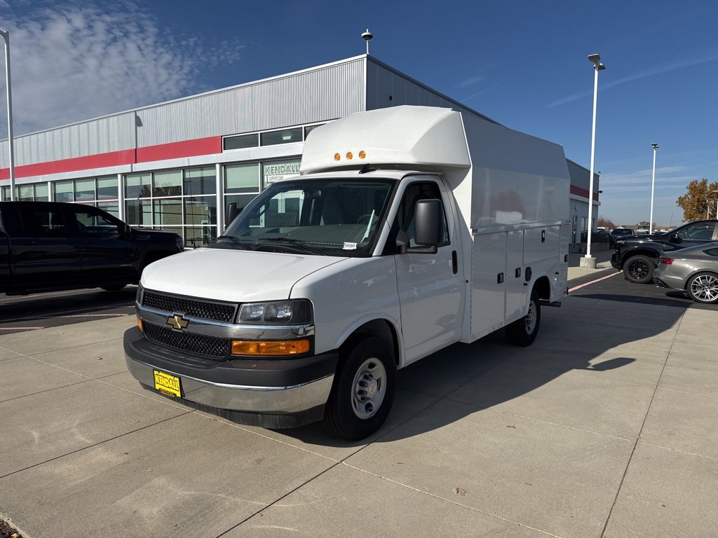 2024 Chevrolet Express Cutaway Base's photo