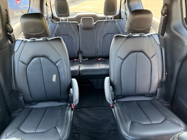2026 Chrysler Pacifica photo 19