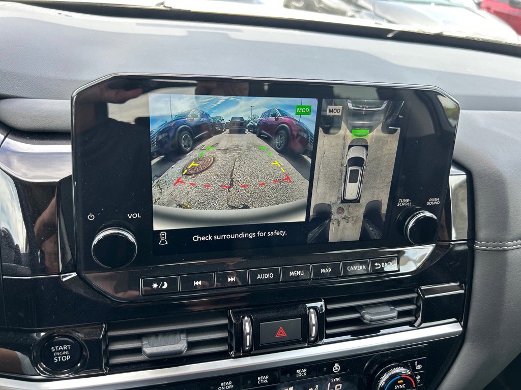 2025 Nissan Pathfinder Platinum photo 4