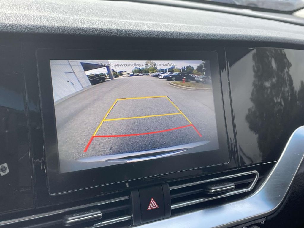 2020 Kia Niro LXS photo 23