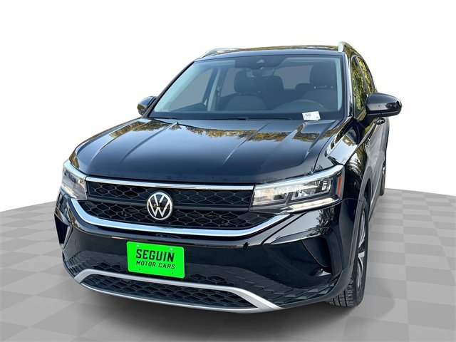 2022 Volkswagen Taos SE's photo