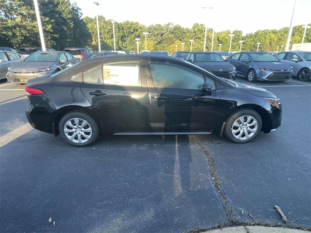 2025 Toyota Corolla LE photo 8