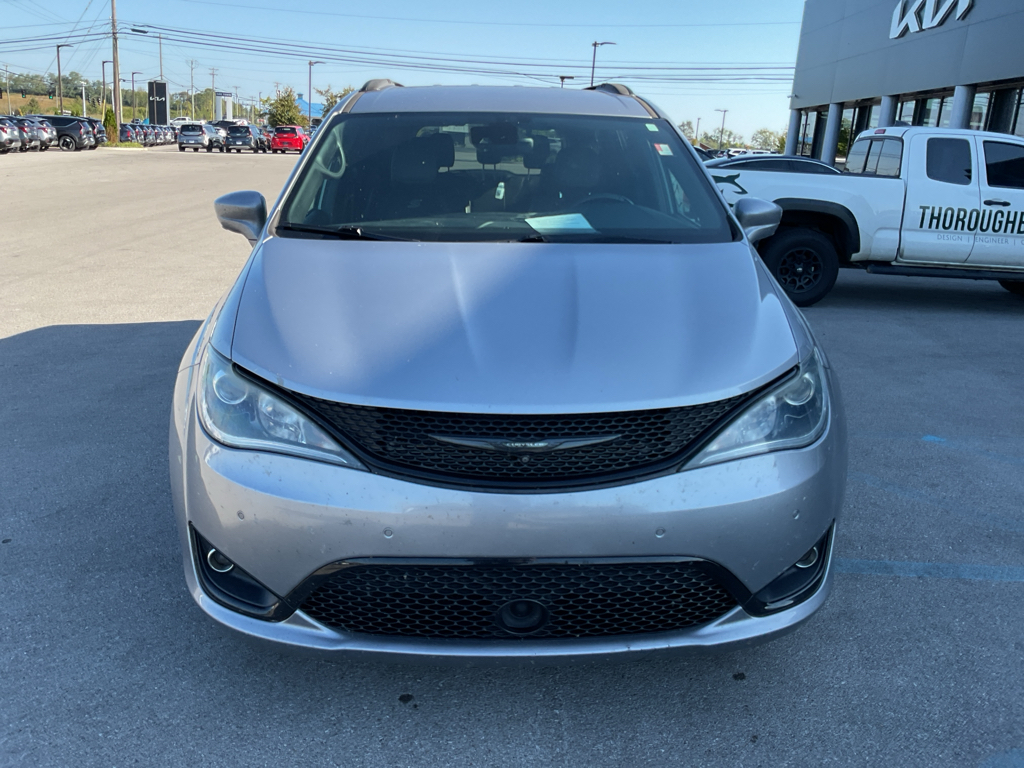 2019 Chrysler Pacifica Touring L photo 2