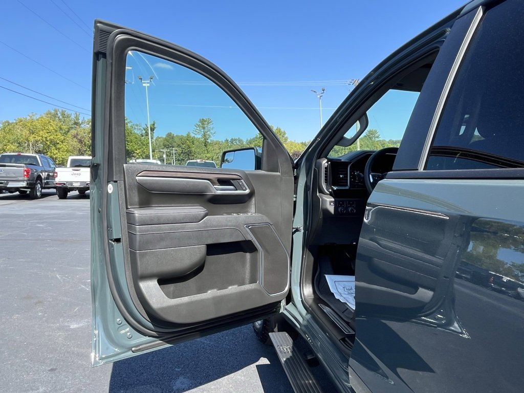 2025 Chevrolet Silverado 1500 LT photo 11